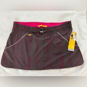 Lolë Speed Skirt. Size Large 12.75" length NWT